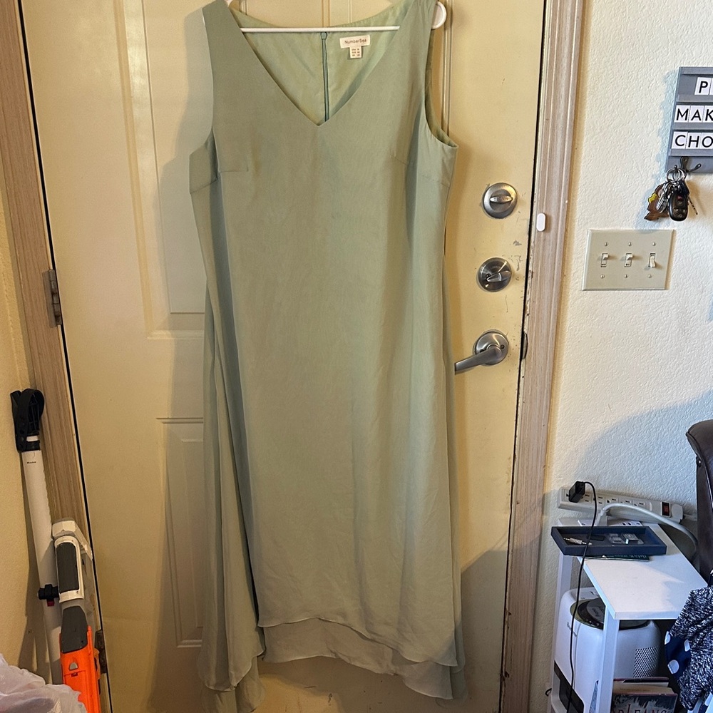 Elegant Green Sleeveless Dress